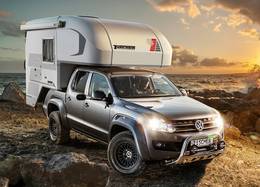 Tischer pickup camper TRAIL 220 på VW Amarok i solnedgången vid havet