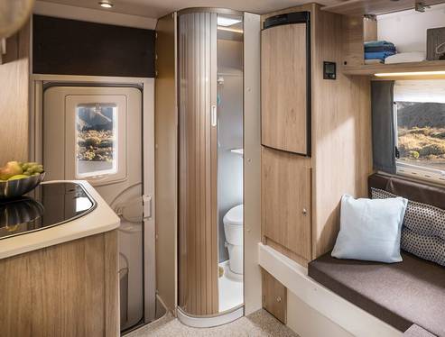 Badrum med skjutdörr (förutom TRAIL/BOX 200)